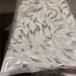 Urban Barn Queen Duvet Set Silver Grey Wave Jacquard 2 Shams